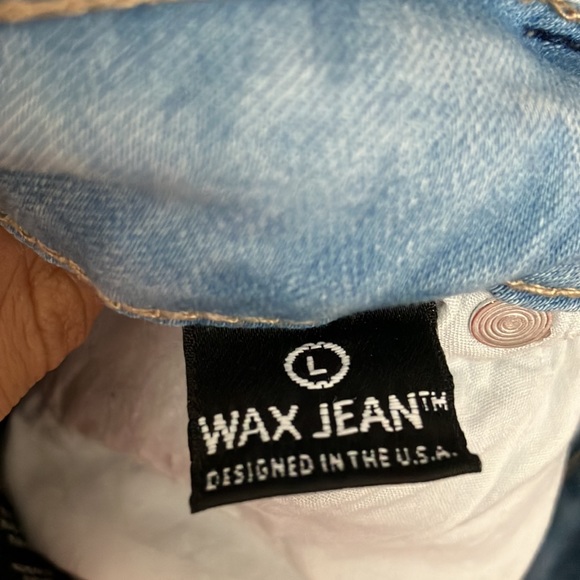 Almost new pair of jean shorts!! amazing quality but just too big for me lol. - Picture 4 of 4